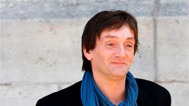 VOICI Pierre Palmade confiné : l’humoriste amuse Nikos Aliagas en chantant dans sa salle de bain