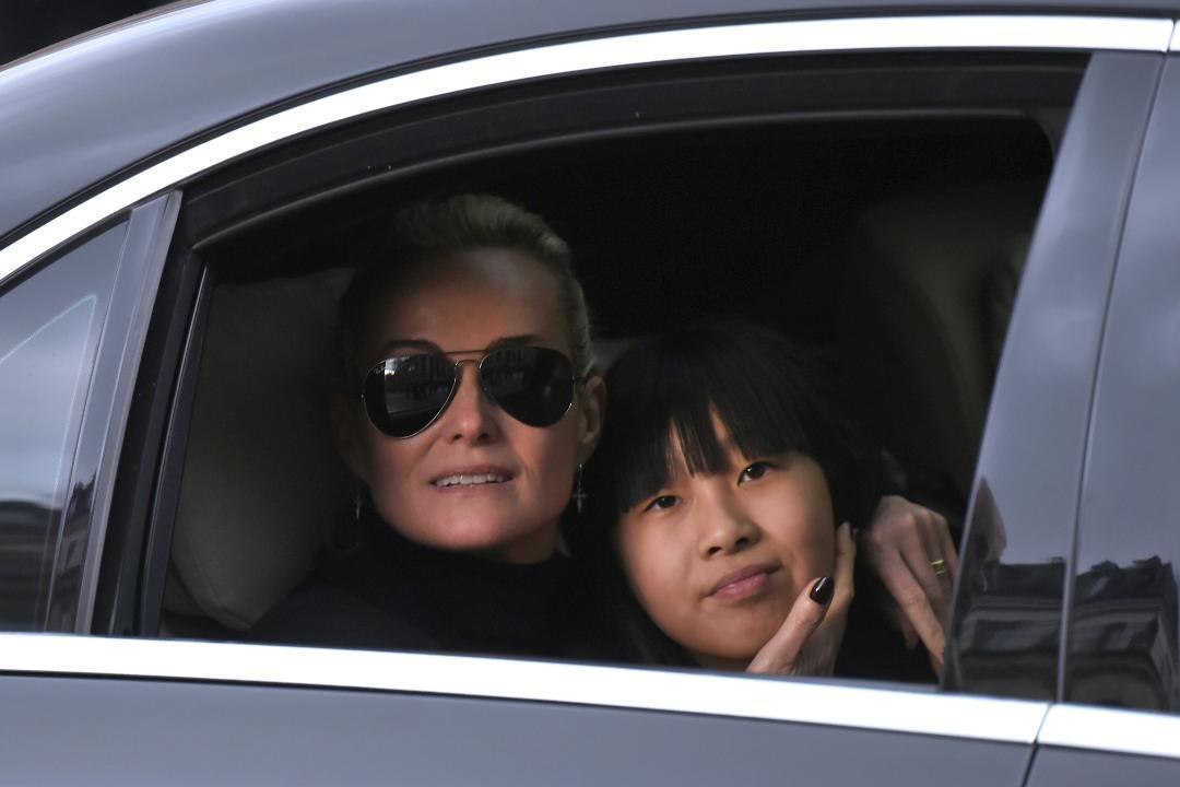 VOICI - Jade Hallyday : sa toute première déclaration d’amour à son papa depuis sa mort