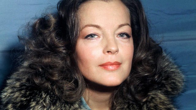 VOICI - Romy Schneider bisexuelle : le nom de la célèbre actrice dont elle était amoureuse révélé