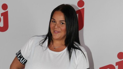 Sarah Fraisou frise l’indécence avec son décolleté plongeant, ses abonnés lui font savoir