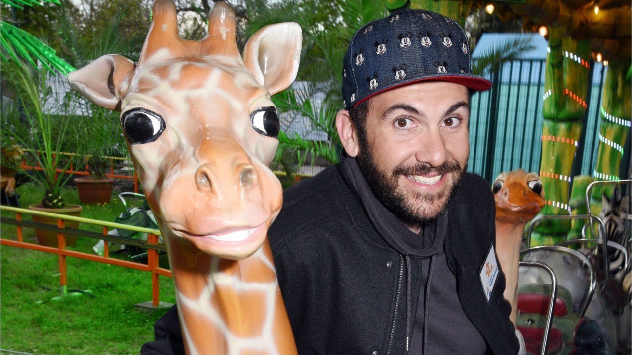 VOICI - Laurent Ournac dégoûté : le tournage de Camping Paradis s’arrête à cause du coronavirus