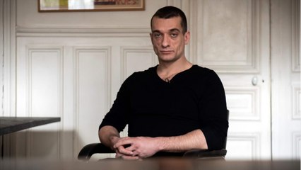 VOICI - Piotr Pavlenski : le témoignage glaçant d’une de ses victimes du Nouvel An