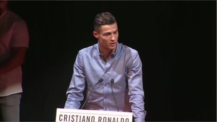 VOICI - Cristiano Ronaldo : découvrez cet extraordinaire record qu’il vient de battre !