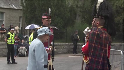 Voici - Elizabeth II : son généreux coup de pouce à son personnel au salaire modeste