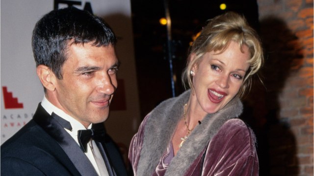 VOICI « Je l’aime toujours : Antonio Banderas parle de Melanie Griffith, quatre ans après leur divorce