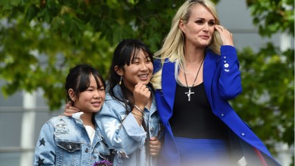 VOICI-PHOTOS Laeticia Hallyday fière de sa fille Jade, radieuse pour son bal de promo