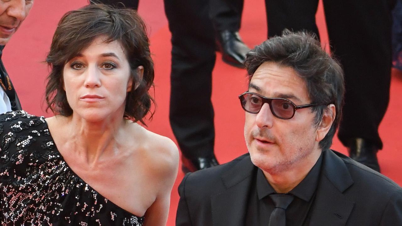 VOICI - Pourquoi Charlotte Gaisbourg ne revient pas s'installer à Paris avec Yvan Attal