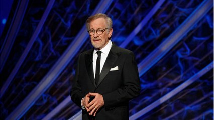 VOICI- Steven Spielberg : sa fille Mikaela arrêtée et incarcérée pour violences conjugales