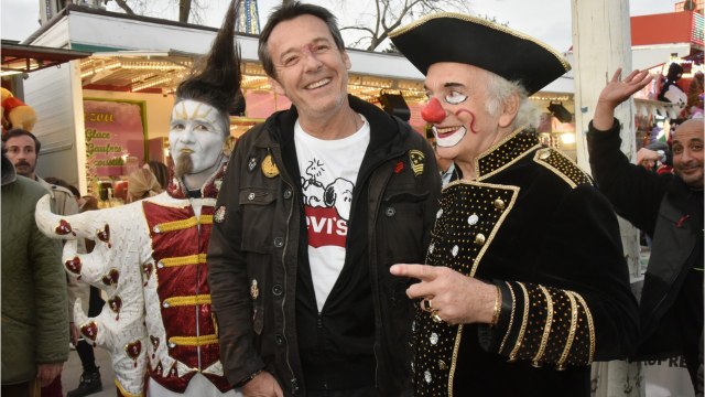Voici - PHOTO Jean-Luc Reichmann fait grimper la température en se dévoilant torse-nu