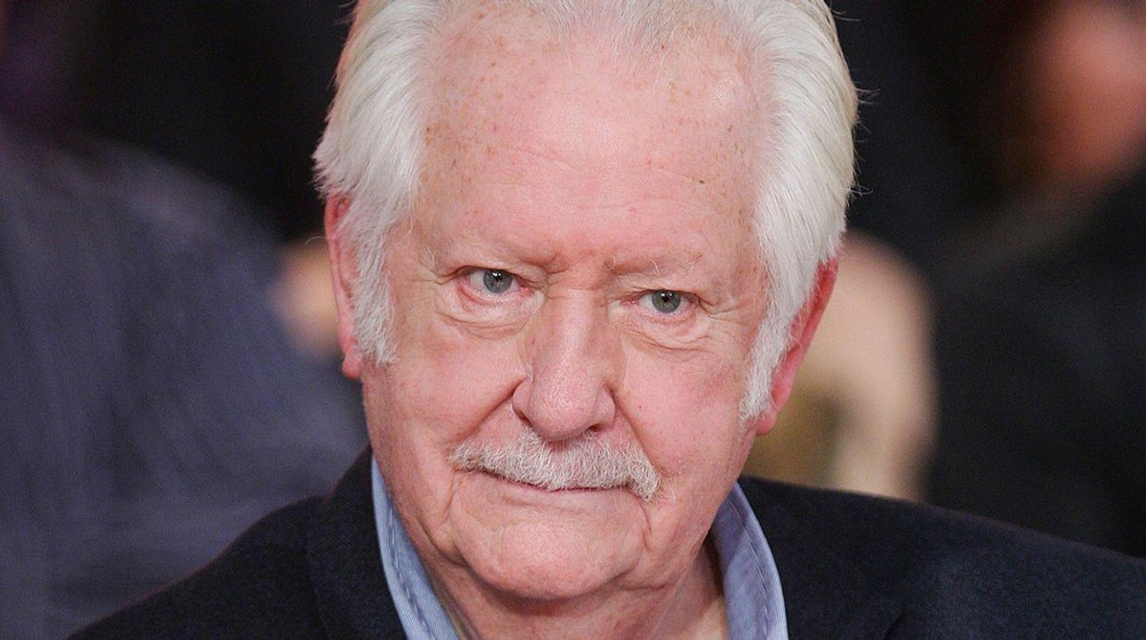 VOICI - Mort de Pierre Bellemare : Pierre Dhostel confie que son père s'est éteint « paisiblement »