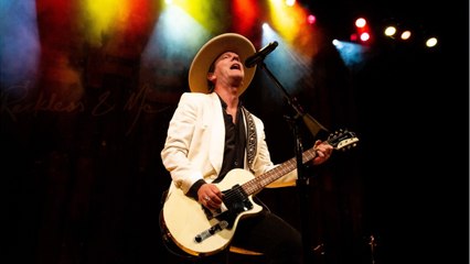 VOICI "Grièvement blessé", Kiefer Sutherland annule sa tournée européenne