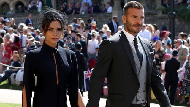 VOICI Mariage du prince Harry et Meghan Markle : Victo­ria Beck­ham répond à la polé­mique sur sa robe au royal wedding