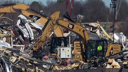 Operações de resgate no Kentucky após vaga de tornados nos EUA