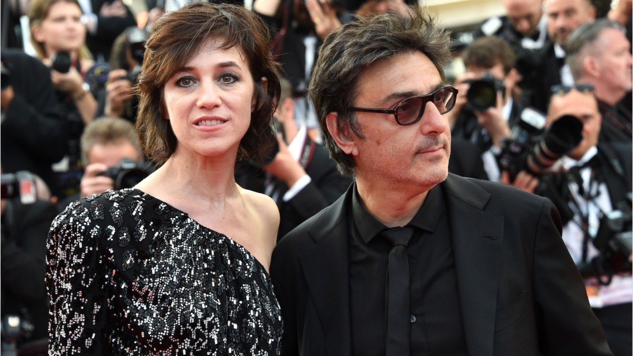 VOICI - Charlotte Gainsbourg et Yvan Attal : leur fils Ben dévoile un tendre cliché avec sa chérie