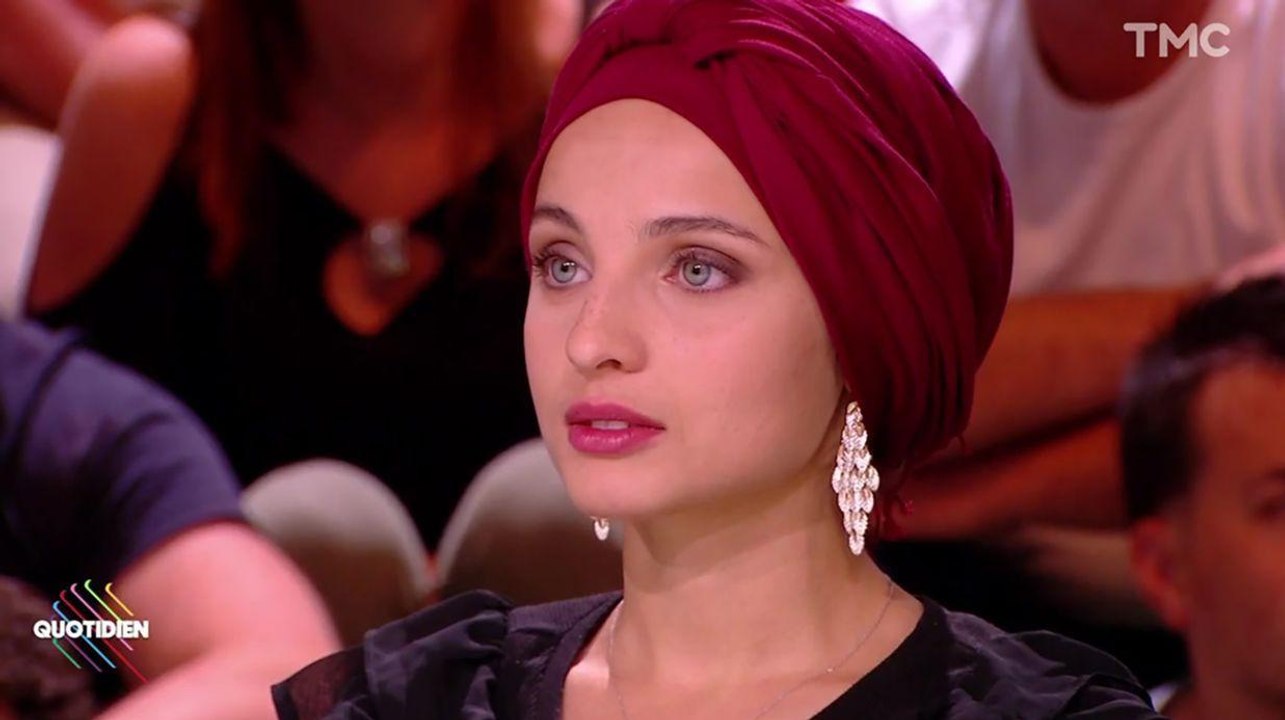 VOICI Mennel : très affec­tée par son départ de The Voice, elle revient sur la polé­mique