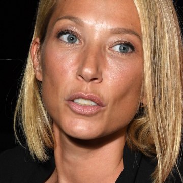 VOICI social Sépulture De Johnny Hallyday : Luana Belmondo En Colère, Soutient Laura Smet Et Tacle Sévèrement Laeticia (1)