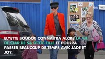 VOICI - Pourquoi Elyette Boudou vivait-elle avec Johnny et Laeticia Hallyday