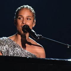 VOICI SOCIAL Kobe Bryant : Alicia Keys Rend Un Vibrant Hommage À La Légende Du Basket Lors Des Grammy Awards (1)