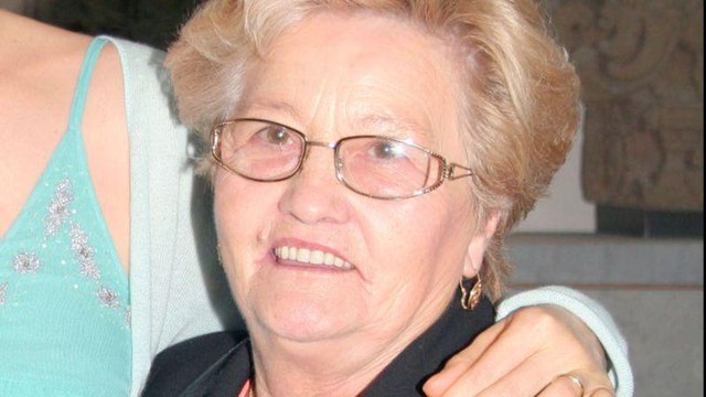 VOICI - Comment Elyette Boudou, la grand-mère de Laeticia Hallyday, vit « terrée » dans sa maison de Marseillan