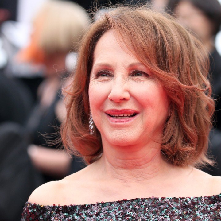 VOICI social - Nathalie Baye Lynchée Par Les Fans De Laeticia Hallyday : Ce Geste Qui a Provoqué Leur Colère (1)