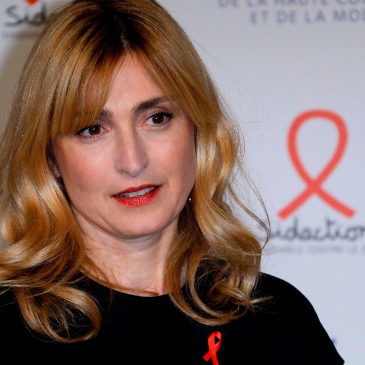 VOICI // SOCIAL // Julie Gayet « Hors D’elle " : Son SMS Très Remonté À Brigitte Macron