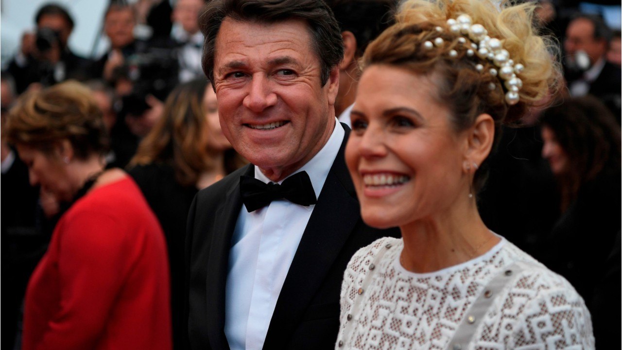 Voici - Laura Tenoudji et Christian Estrosi amoureux en vacances : c'est la course !