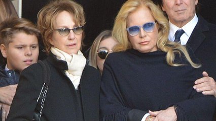 VOICI - Sylvie Vartan soutient Nathalie Baye : « Les gens ressentent ce qui est vrai et ce qui est trafiqué »