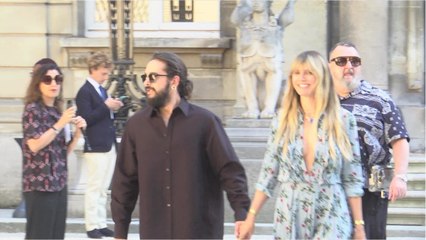 Voici - PHOTO À 46 ans, Heidi Klum dévoile son corps de rêve topless en string