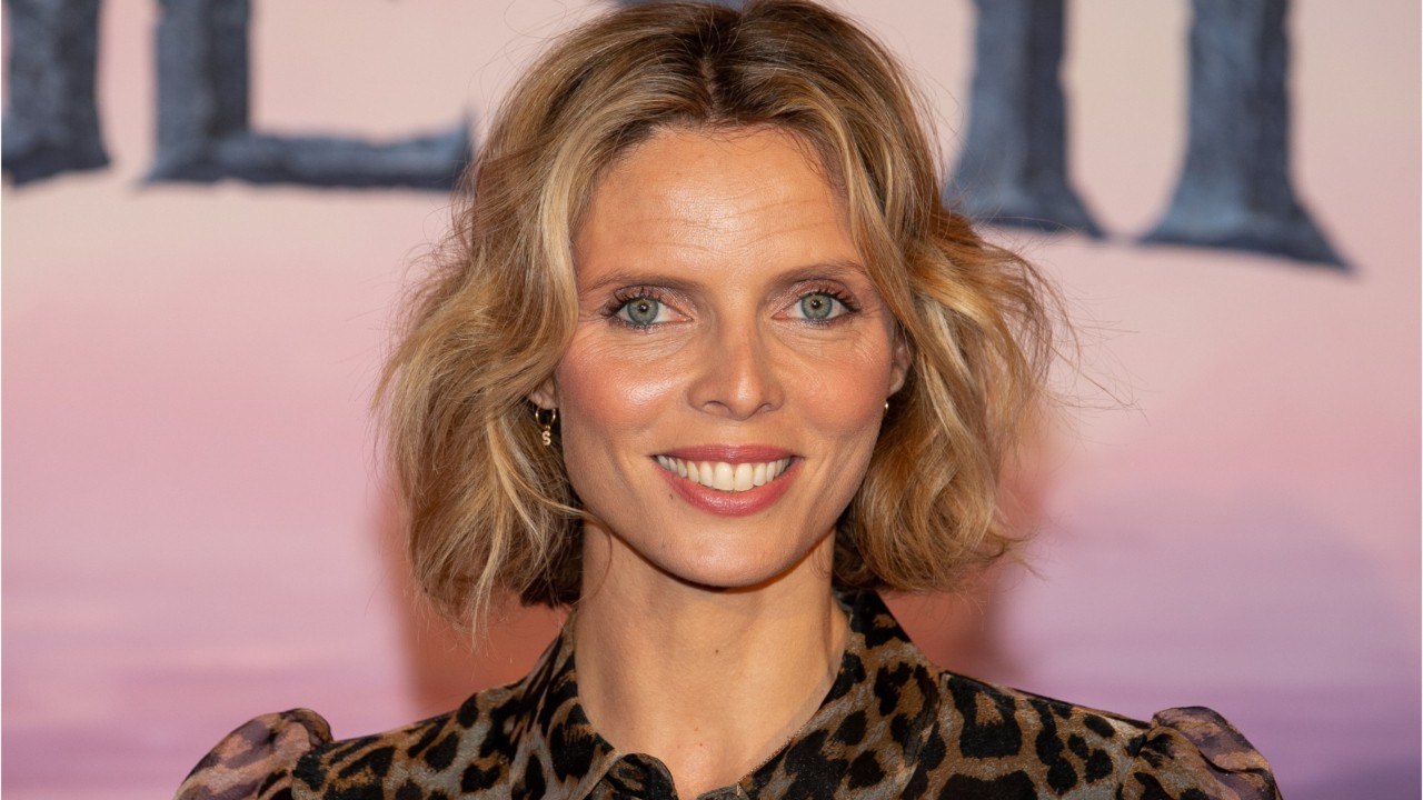 VOICI Miss France 2020 : une jeune femme en fauteuil roulant interpelle Sylvie Tellier
