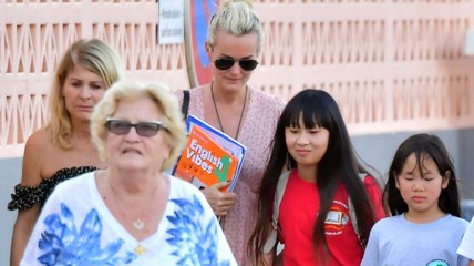 VOICI Encore un coup dur pour Laeticia Hallyday : sa grand-mère l’a quittée