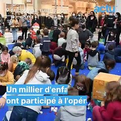 Ils ont construit un sapin de 7m en Lego !