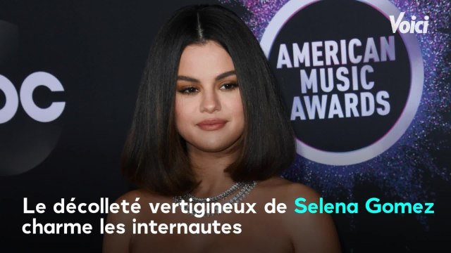 VOICI-PHOTO Selena Gomez : Son Décolleté Virtigineux Charme Les Internautes (1)