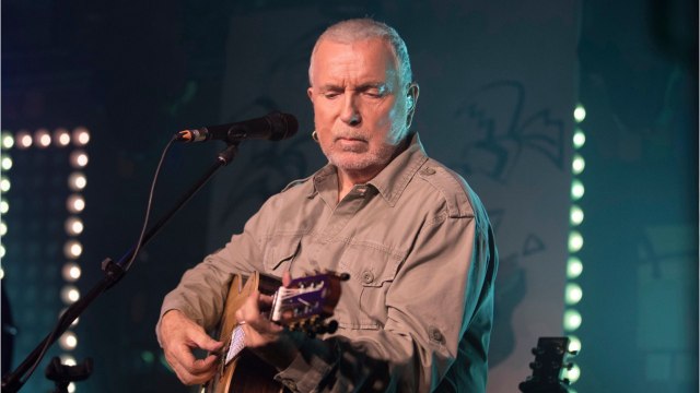 VOICI Bernard Lavilliers annule un concert après une intervention chirurgicale d'urgence