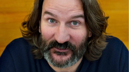 VOICI - Frédéric Beigbeder : sa technique surprenante et efficace pour être accepté par Johnny Hallyday