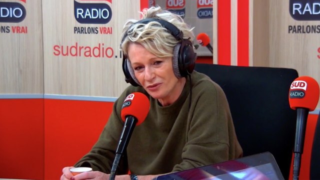 VOICI - Sophie Davant confie que toute l'équipe de C'est au programme n'a pas retrouvé du travail depuis l'arrêt de l'émission