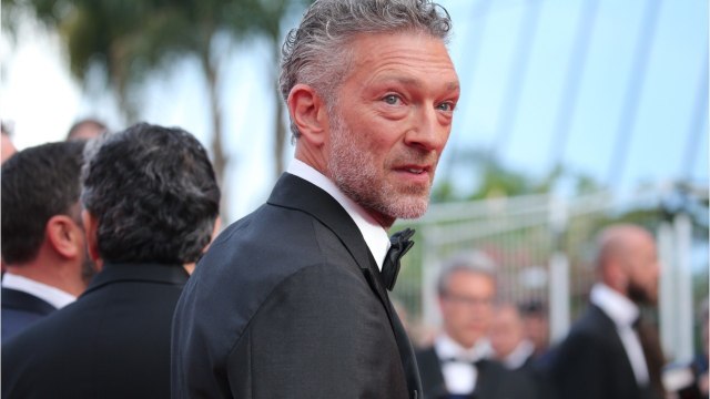 VOICI - Vincent Cassel partage un tendre moment de complicité avec ses filles Deva et Léonie