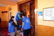 Gönüllü gençler her hafta bir cami veya okulu dip bucak temizliyor