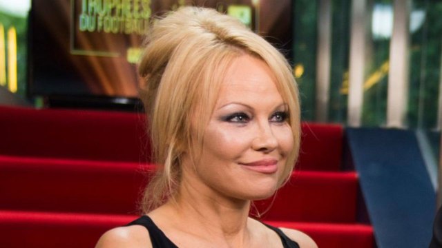VOICI Adil Rami violent avec Pamela Anderson ? Elle dévoile une vidéo de ses blessures