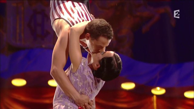 Alizée et Grégoire Lyonnet échangent un baiser au Gala de l'union