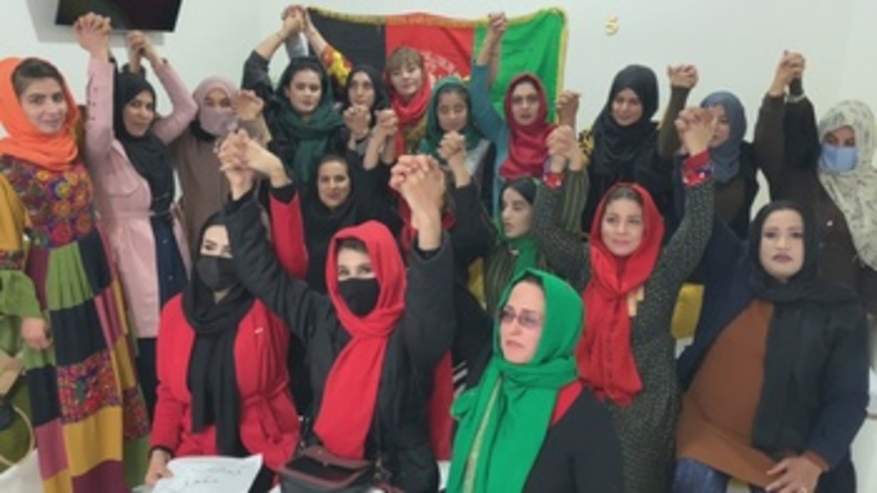 Las rebeldes feministas afganas no se callan ante los talibanes