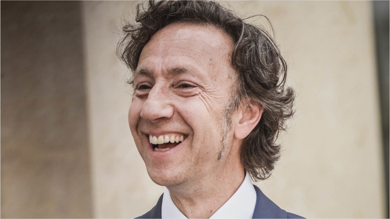 VOICI - Stéphane Bern : l’honneur insolite que lui a réservé le village préféré des Français