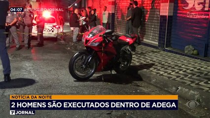 Bandidos invadiram uma adega e executaram dois homens na zona leste de São Paulo. Uma terceira pessoa também foi baleada e encaminhada para o hospital.