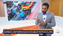 Assaltantes aproveitaram o semáforo fechado para roubar um motociclista em pela luz do dia, na zona sul de São Paulo. Os bandidos fugiram levando os pertences da vítima.