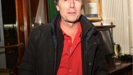 VOICI - Antoine de Maximy : pourquoi il a dû abandonner sa mythique chemise rouge
