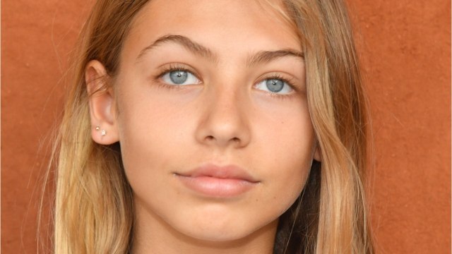 VOICI-Stella Belmondo : comment la fille de Jean-Paul Belmondo vit sa grande différence d’âge avec ses frère et sœur