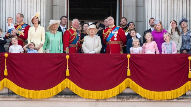 VOICI - Meghan Markle : pourquoi Elizabeth II a refusé qu’Archie apparaisse au balcon pour Trooping the colour