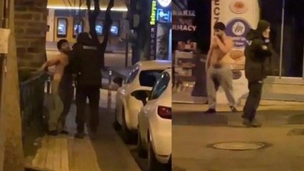 Tải video: Gece yarısı kendi kendine boks maçı