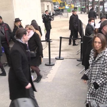 Voici social - PHOTO Laura Smet Métamorphosée : Ses Fans Sont Scotchés Par Sa Frappante Ressemblance Avec Son Père Johnny Hallyday (1)