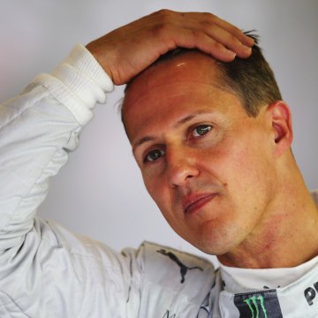 VOICI SOCIAL - Michael Schumacher Au Plus Mal : Ces Photos Du Pilote Prises En Secret À Son Domicile (2)