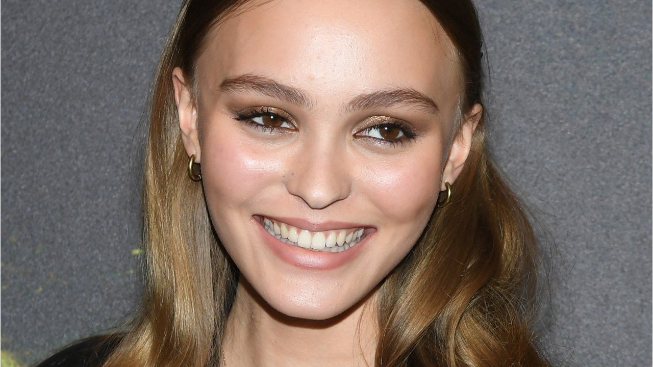 GALA VIDEO – Lily-Rose Depp dévoile un cliché très osé d’elle en bikini